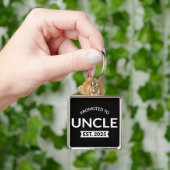 Gepromoveerd tot Uncle Est. 2025 II Sleutelhanger (Hand)