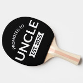 Gepromoveerd tot Uncle Est. 2025 II Tafeltennisbatje (Zijkant)