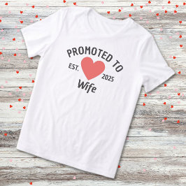 Gepromoveerd tot vrouw Est. 2025 Tri-Blend Shirt