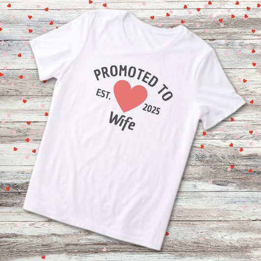 Gepromoveerd tot vrouw Est. 2025 Tri-Blend Shirt