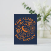 Geradicaliseerd door Basic Decency Bird Design Feestdagenkaart (Staand voorkant)