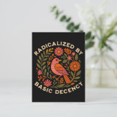 Geradicaliseerd door Basic Decency Bird Feestdagenkaart (Staand voorkant)
