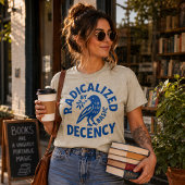 Geradicaliseerd Door Basis Decentie Vogel Retro Tri-Blend Shirt
