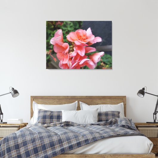 Geranium Garden Flower Canvas Print (Insitu (Slaapkamer))