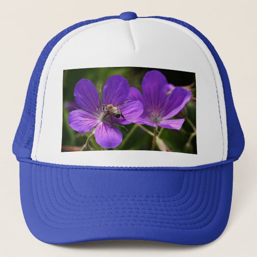 Geranium met bijen trucker pet (Voorkant)