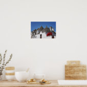 Geraniumbloemen en boomgaarden in Alberobello Poster (Keuken)