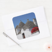 Geraniumbloemen en boomgaarden in Alberobello Vierkante Sticker (Envelop)