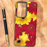 Gerber Daisy Floral Close-up fotografie Samsung Galaxy Hoesje<br><div class="desc">Bekijk dit hoesje met felrode en gele Gerber Daisy close-up foto's. Een leuk cadeauidee voor een verjaardag,  afstuderen of een andere speciale gelegenheid.</div>