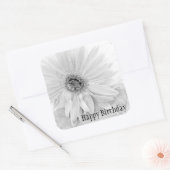 Gerber Daisy in zwart-wit Gelukkige Verjaardag Vierkante Sticker (Envelop)