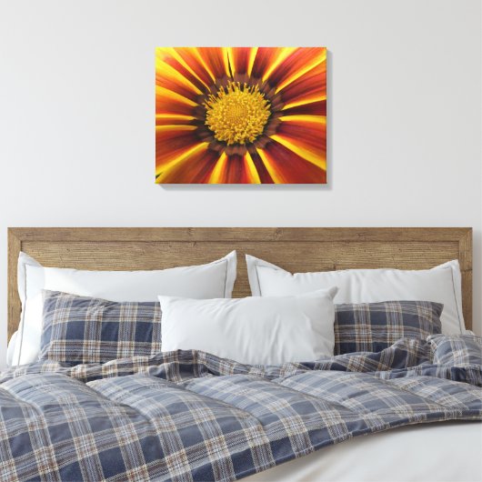 Gerber Daisy Up Close en Personal Canvas (Insitu (Slaapkamer))