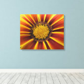 Gerber Daisy Up Close en Personal Canvas (Insitu (Houten vloer))