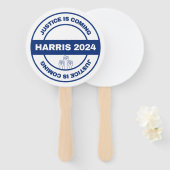 Gerechtigheid komt eraan | Kamala Harris Walz Verk Handwaaier (Voorkant en achterkant)