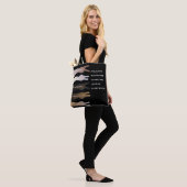 Gerechtigheid overal waar gerechtigheid wordt bedr tote bag (Op model)