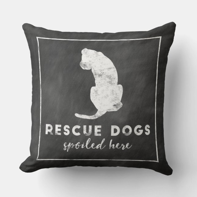 Geredde honden verwend hier vintage schoolbord kussen (Voorkant)