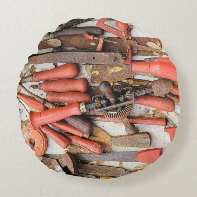 Gereedschap Antiek Rustiek Rood Man Tool Rond Kussen (Voorkant)