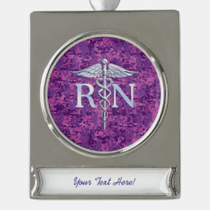 Geregistreerd zure RN Caduceus op roze Camouflage Verzilverd Banner Ornament