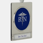 Geregistreerd zuster RN Caduceus op Navy Blue Deco Verzilverd Banner Ornament (Rechts)