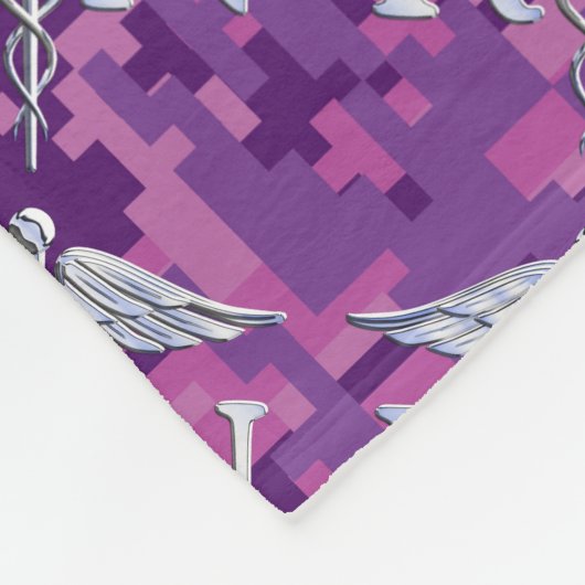 Geregistreerd zuster Silver Caduceus Roze Camoufla Fleece Deken (Hoek)