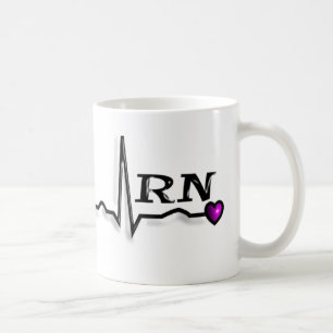Geregistreerde verpleegster "RN" geeft QRS-ontwerp Koffiemok