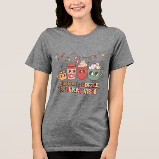 Gerelateerd aan Coffee & Merry Vibes Tri-Blend Shirt (Voorkant)