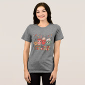Gerelateerd aan Coffee & Merry Vibes Tri-Blend Shirt (Voorkant volledig)
