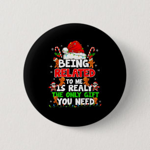 Gerelateerd Aan Mij Grappig Kerstmis Familie Kerst Ronde Button 5,7 Cm