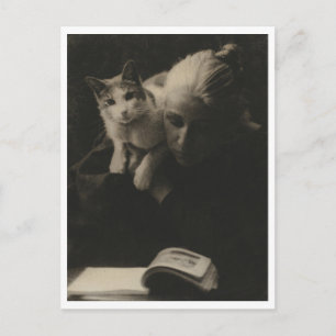 Gerenoveerde ansichtkaart van vrouw met kat uit he briefkaart