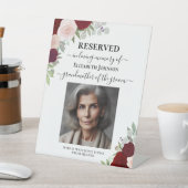 Gereserveerd in Loving Memory Red Boho Wedding Reclamebord Met Voetstuk (Insitu)