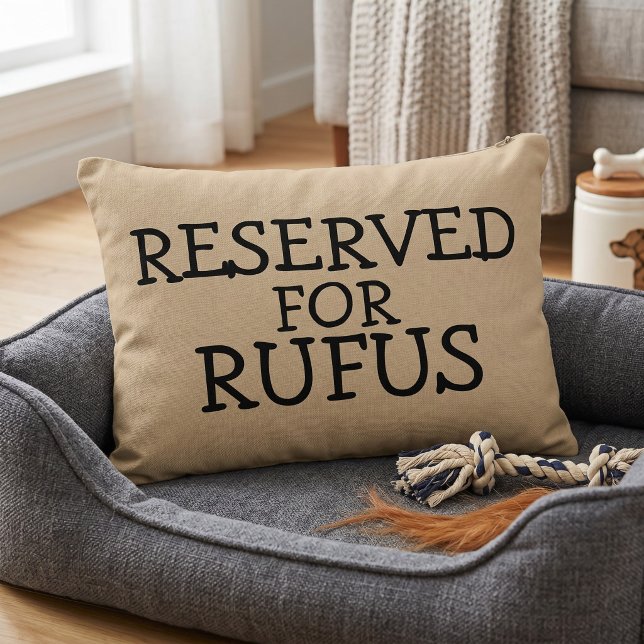 Gereserveerd voor de gepersonaliseerde accent kussen (Reserved For The Personalized Accent Pillow by Ricaso. Pampered pet reserved seat pillow, add name.)