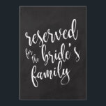 Gereserveerd voor het keurmerk van het krijtbord v kaart<br><div class="desc">Een elegant teken van de snijrandbruiloft,  kenmerkt de tekst "Gereserveerd voor de Familie van de Bride"in een geëxtraheerde manuscriptdoopvont,  voegt de borsteltextuur een spontaan en playful gevoel toe. De achtergrondkleur kan aan uw behoeften en voorkeuren worden aangepast. Neem contact met mij op als u een speciaal verzoek hebt.</div>