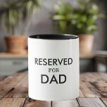 Gereserveerd voor papa Mok | Gepersonaliseerde Vad<br><div class="desc">Mark Dad's speciale plek met onze "Reserved for Dad" mok! Deze stijlvolle en praktische mok is ideaal om ervoor te zorgen dat iedereen weet wiens koffie of thee het is. Met een gedurfde boodschap "Reserved for Dad" maakt deze hoogwaardige keramische mok een attent cadeau voor Vaderdag, verjaardagen of elke gelegenheid...</div>