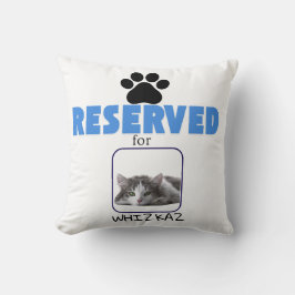 "Gereserveerd voor [Pet Name]" met zwarte pootafdr Kussen