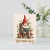Gereserveerde en druk lezende kabouter briefkaart (Staand voorkant)