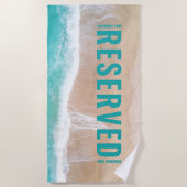 Gereserveerde mevrouw zee en zand cadeau zomervaka strandlaken (Voorkant)