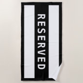 GERESERVEERDE, witte tekst op zwarte streep met ra Strandlaken (Voorkant)