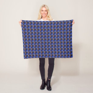 Gerichte grip: hand die een blauwe gazon kom fleece deken