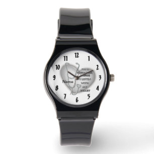 Geripediatrische verpleegster grijs hart horloge