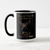 German Shepherd beschermt mijn moeder Mok (Links)