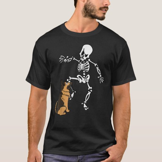 German Shepherd Biting Skeleton Leg Halloween T-shirt (Voorkant)