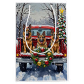 German Shepherd Christmas Red Truck Holiday Medium Cadeauzakje (Voorkant)