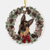 German Shepherd Dog Red Bow Pinecone Wreater Keramisch Ornament (Voorkant)