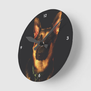 GERMAN SHEPHERD DOG RONDE KLOK