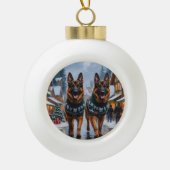 German Shepherd Dogs Christmas Snow Holiday Keramische Bal Ornament (Voorkant)