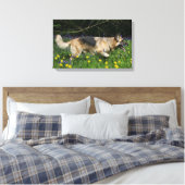 German Shepherd in Yellow Flowers Canvas Afdruk (Insitu (Slaapkamer))