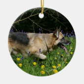 German Shepherd in Yellow Flowers Keramisch Ornament (Voorkant)