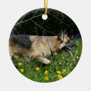 German Shepherd in Yellow Flowers Keramisch Ornament