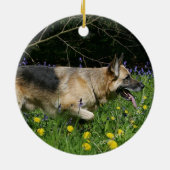 German Shepherd in Yellow Flowers Keramisch Ornament (Achterkant)