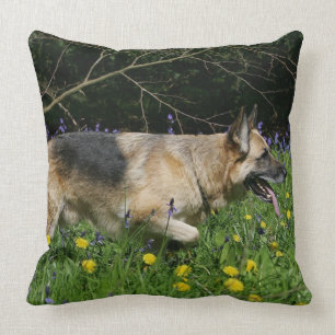 German Shepherd in Yellow Flowers Kussen