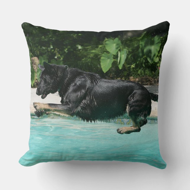 German Shepherd Jumping in Water Kussen (Voorkant)