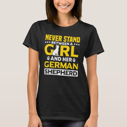 German Shepherd Never Stand Between A Girl And Her T-shirt (Voorkant)